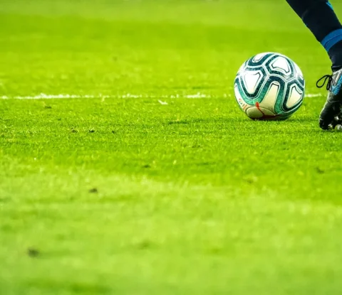 Vervanging kunstgrasveld start 13 april